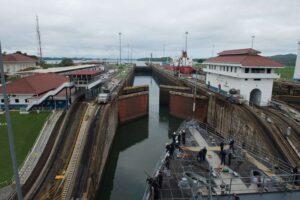 160621-n-xb010-039-panama-canal-june-21-2016-sailors-409a15-10242880227497296418872