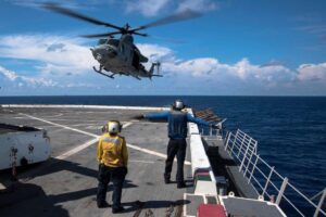 south-china-sea-aug-12-2017-aviation-boatswains-2ea0fe-10248974679991993669927