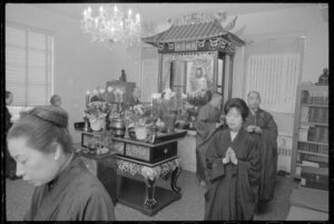 chinese-buddhists-at-the-temple-of-enlightenment-bronx-new-york-400b27-10245080125997343053194