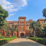 stockcake-historic_university_building-946216-medium6492937933687811838