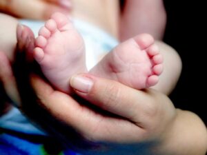 baby-feet-ten-people-f583e0-10241876708474513008368